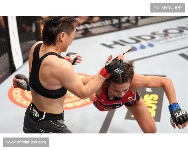 埃苏曼KO后当场昏厥，医疗团队紧急干预唤醒