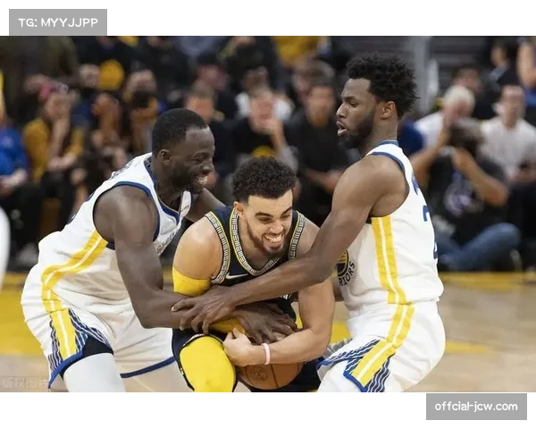 战术板：解析灰熊队如何利用无限换防破解掘金高位挡拆体系